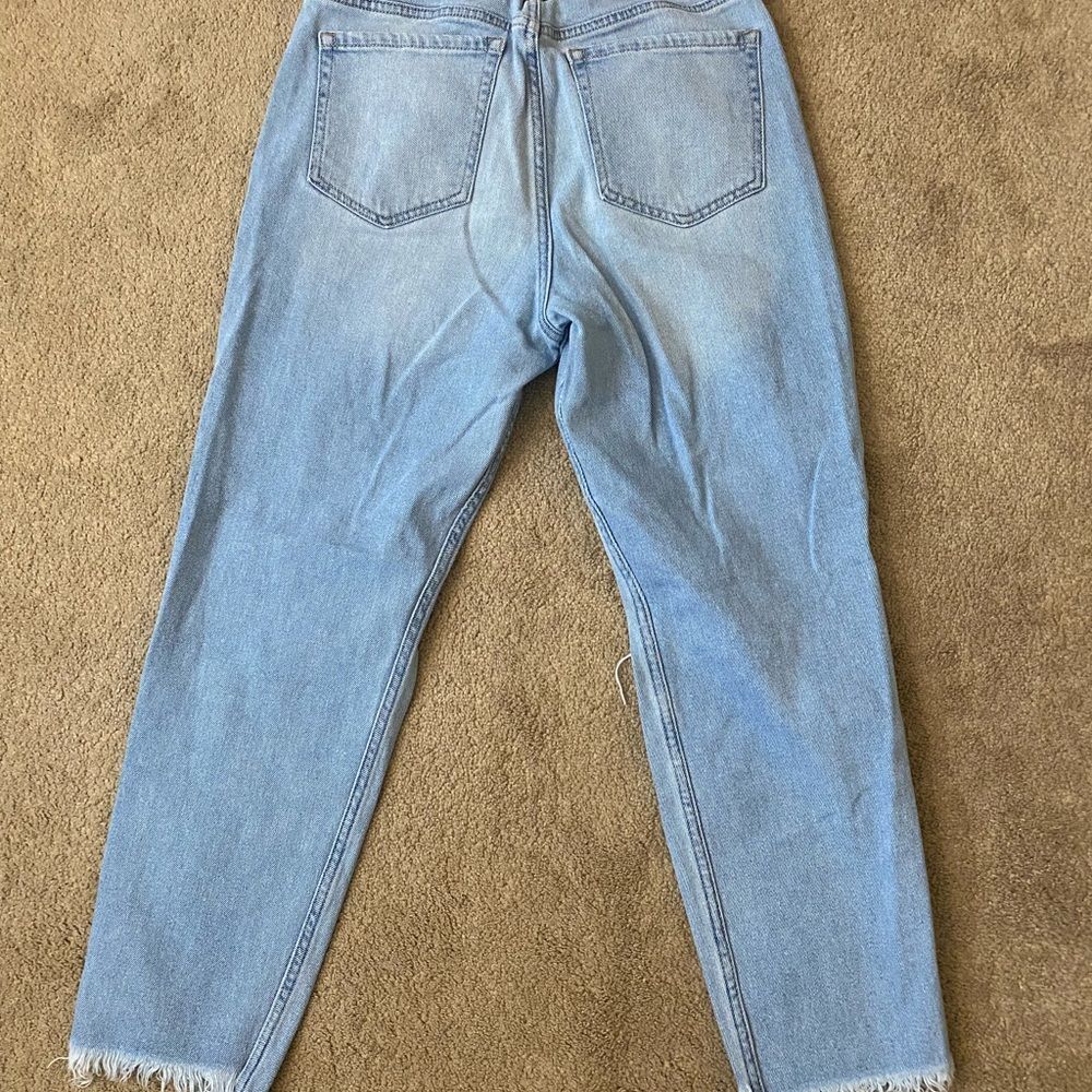 Hollister Ultra High Mom Jeans Cropped Distressed Boyfriend Size 30 - Picture 5 of 6